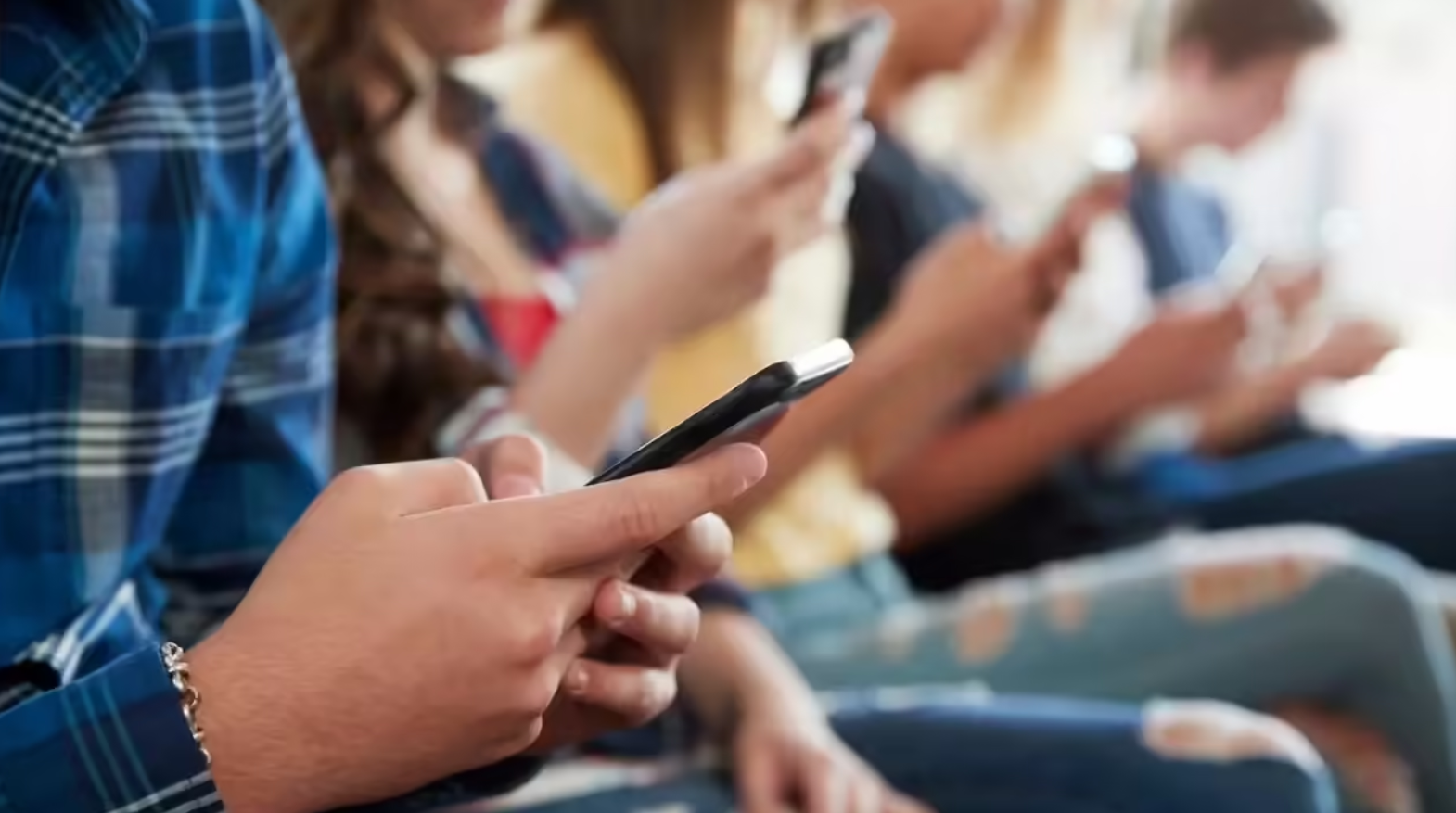 Chile Moves to Ban Smartphone Use in Classrooms to Reduce Distractions and Improve Learning