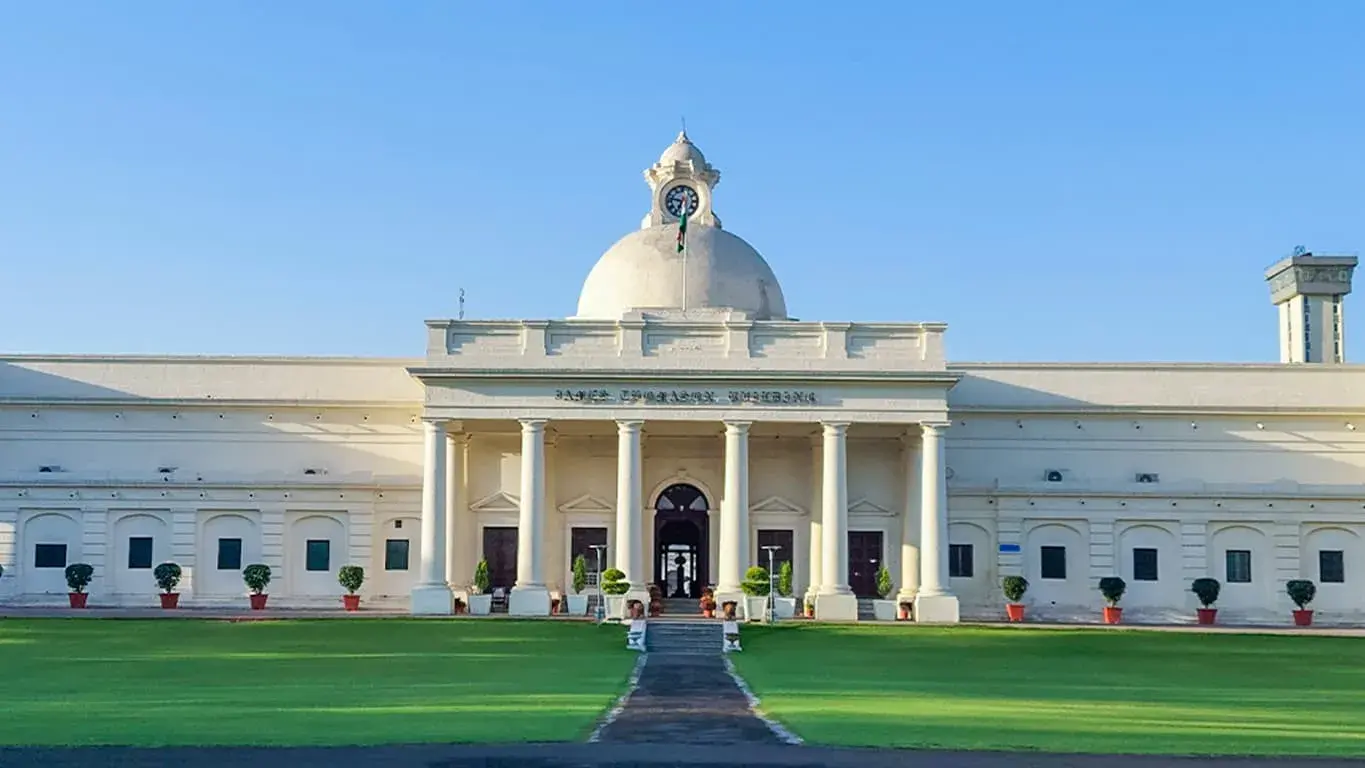 IIT Roorkee Partners with TeamLease EdTech to Launch Executive Programme in AI for E-Commerce and Quick Commerce