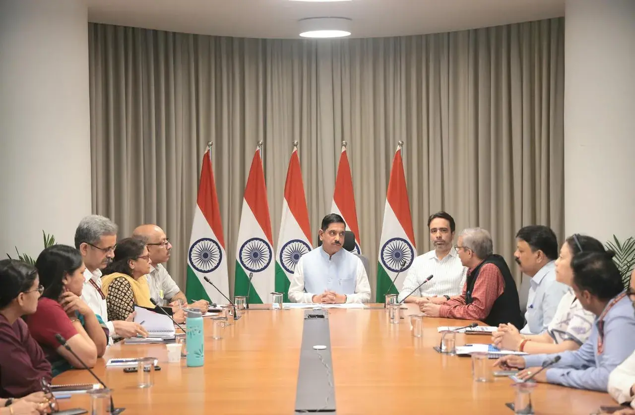 Pralhad Joshi Assumes Charge as Education Minister After Dharmendra Pradhan’s Resignation